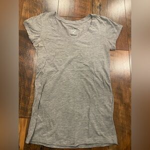 Active Basic Heather Gray V-Neck Tee size medium